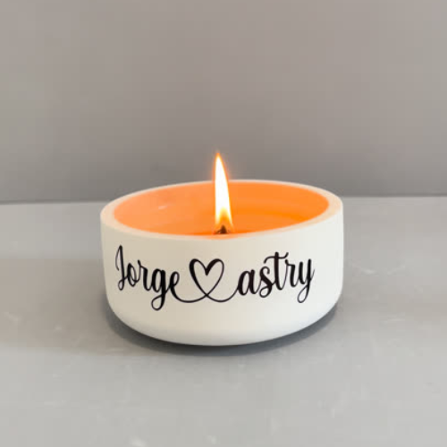 Vela cilíndrica personalizada - aroma fresa y nata