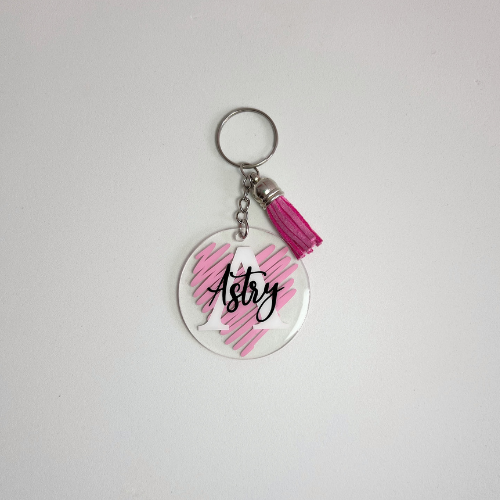 Llavero corazón personalizado de metacrilato con inicial y nombre